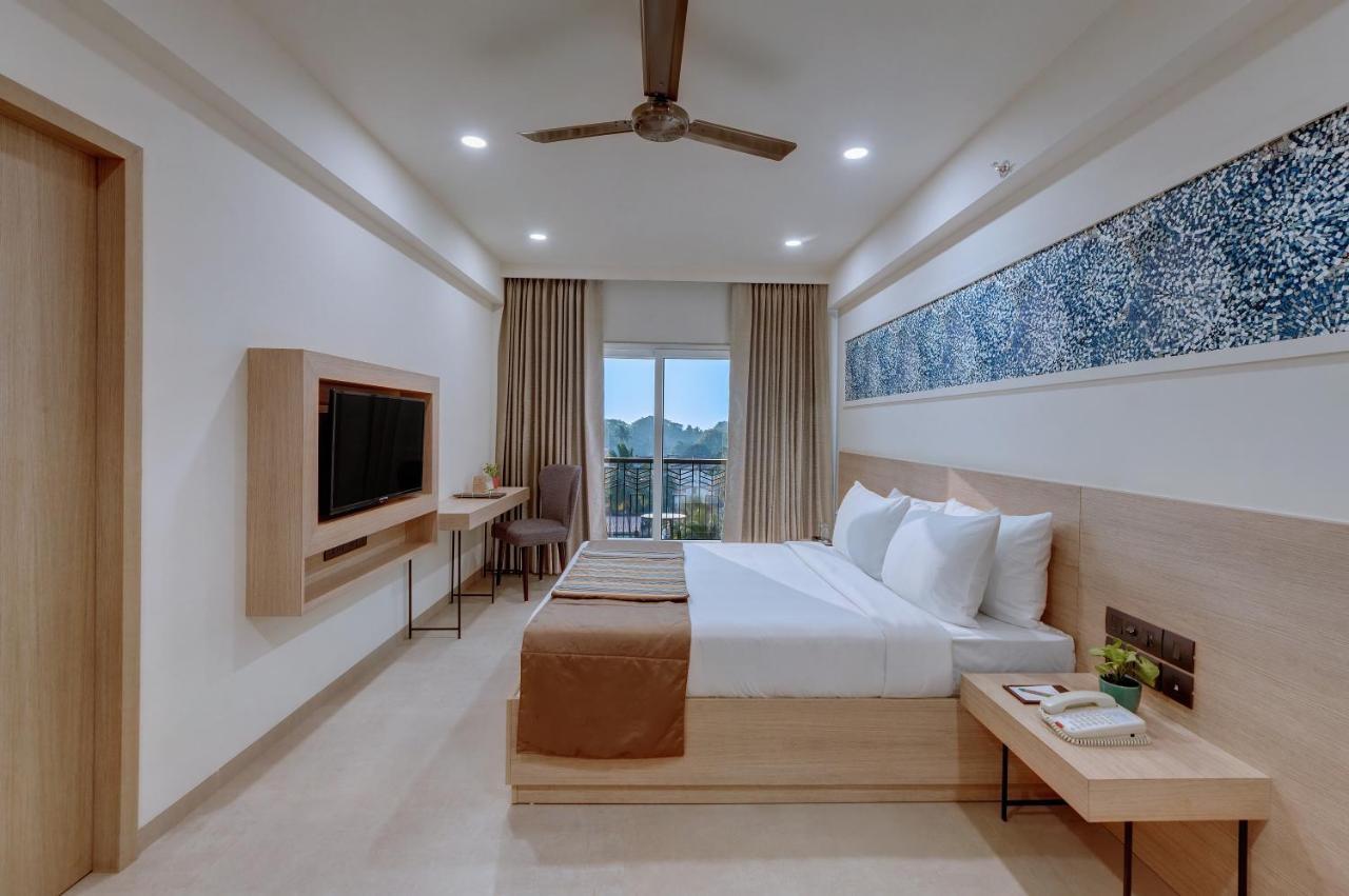 The Fern Habitat, Candolim, Goa Экстерьер фото