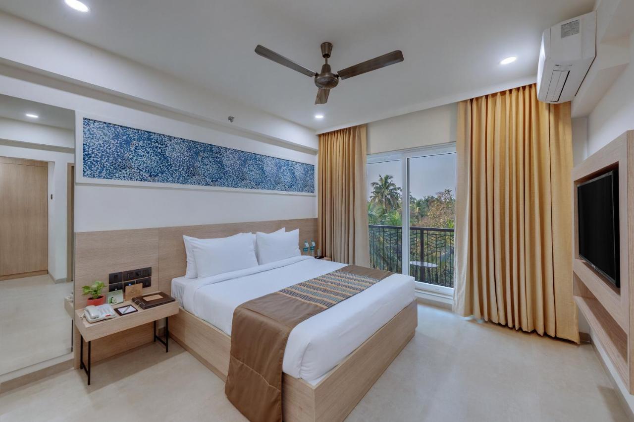 The Fern Habitat, Candolim, Goa Экстерьер фото
